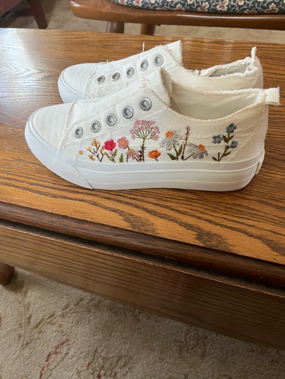 Blowfish Women's Vivid Lace Up Sneaker in White Floral sz 7 VG condition $70R - Picture 8 of 12